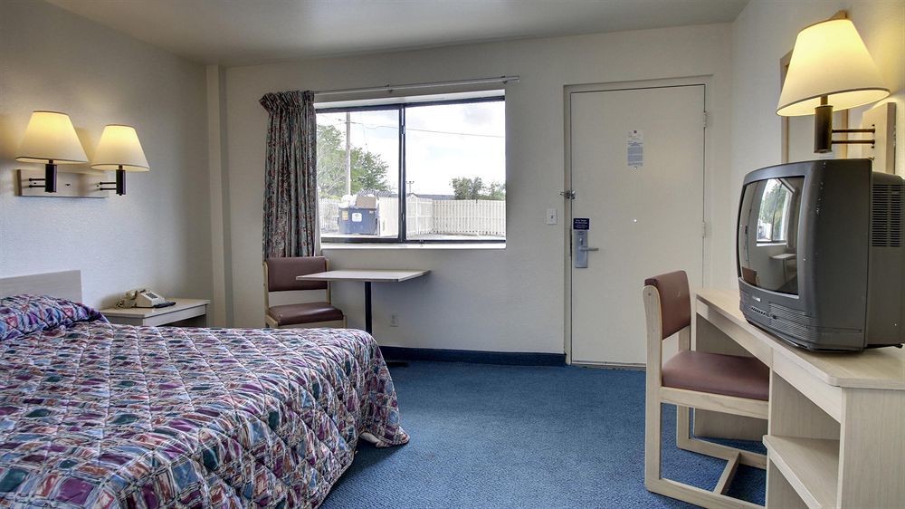 Motel 6 Des Moines South - Airport Exterior foto